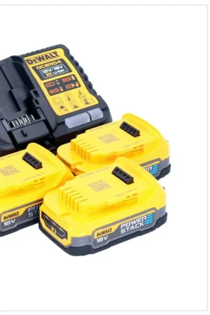Promotion DeWalt DCB 1104 E3 Kit de démarrage sans fil 12 V / 18 V 3x batterie Powerstack 1,7 Ah + chargeur DCB 1104